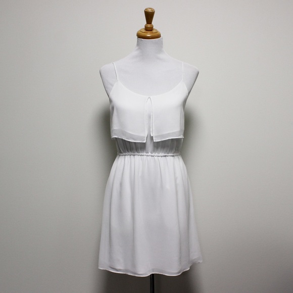 BCBGeneration Dresses & Skirts - EUC BCBGeneration White Sleeveless Elastic Waist